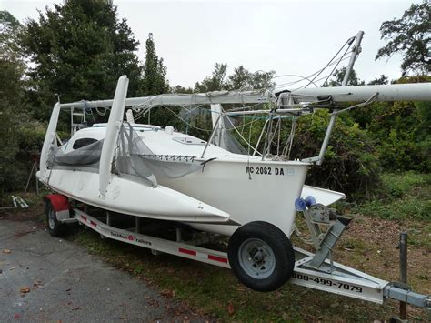 FARRIER 680 <b>TRAILERABLE</b> <b>TRIMARAN</b> FLOATS Pair of Farrier 680 floats in good condition. . Trailerable trimaran for sale